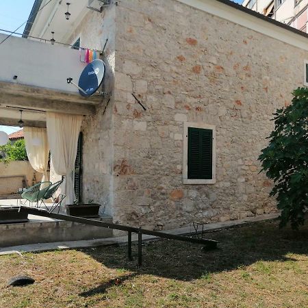 Готель Studio Apartman Adris Шибеник Екстер'єр фото