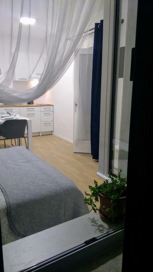 Готель Studio Apartman Adris Шибеник Екстер'єр фото